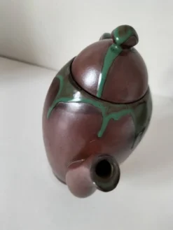 Cafetière en céramique à pâte rouge – création d’artiste