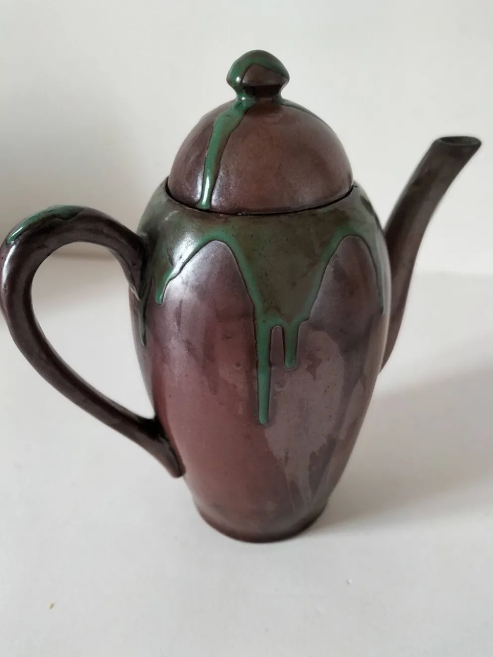 Cafetière en céramique à pâte rouge – création d’artiste