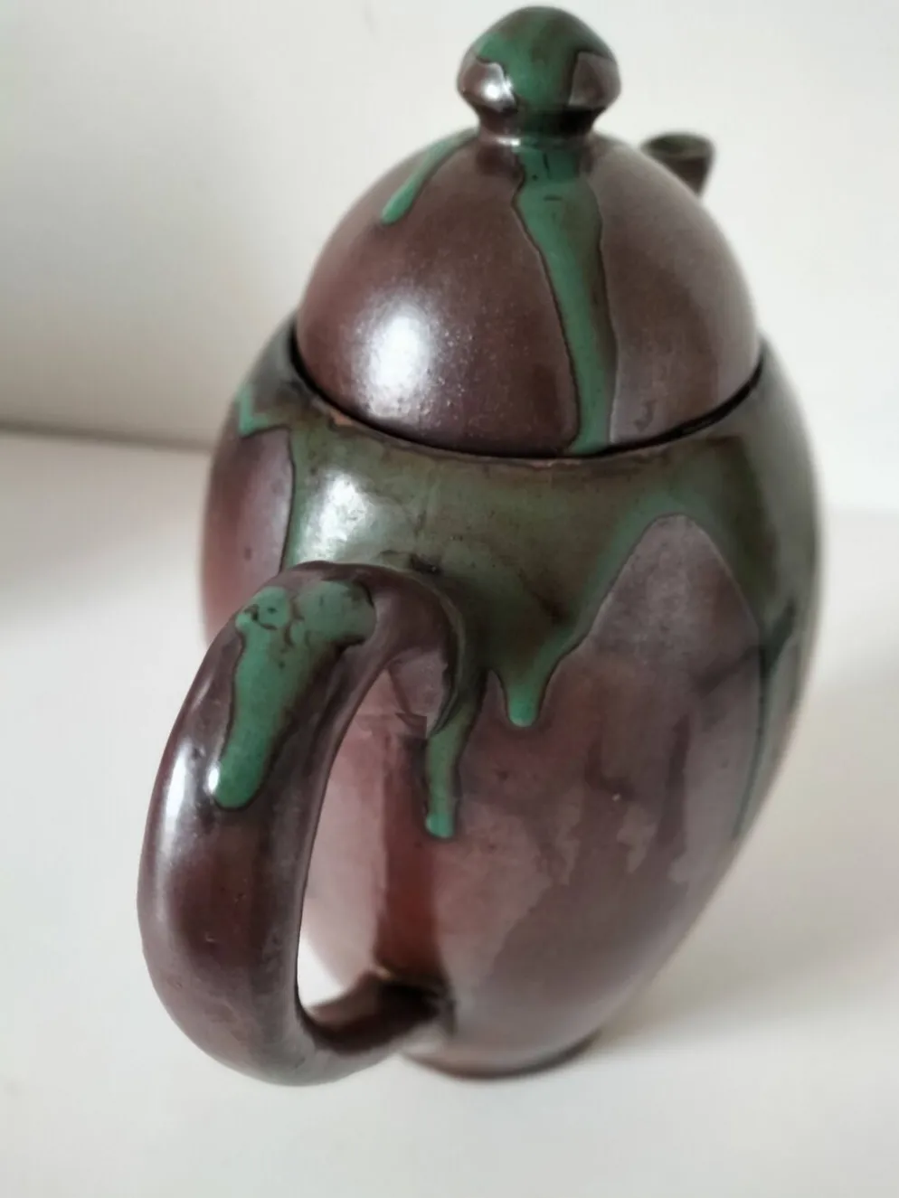 Cafetière en céramique à pâte rouge – création d’artiste
