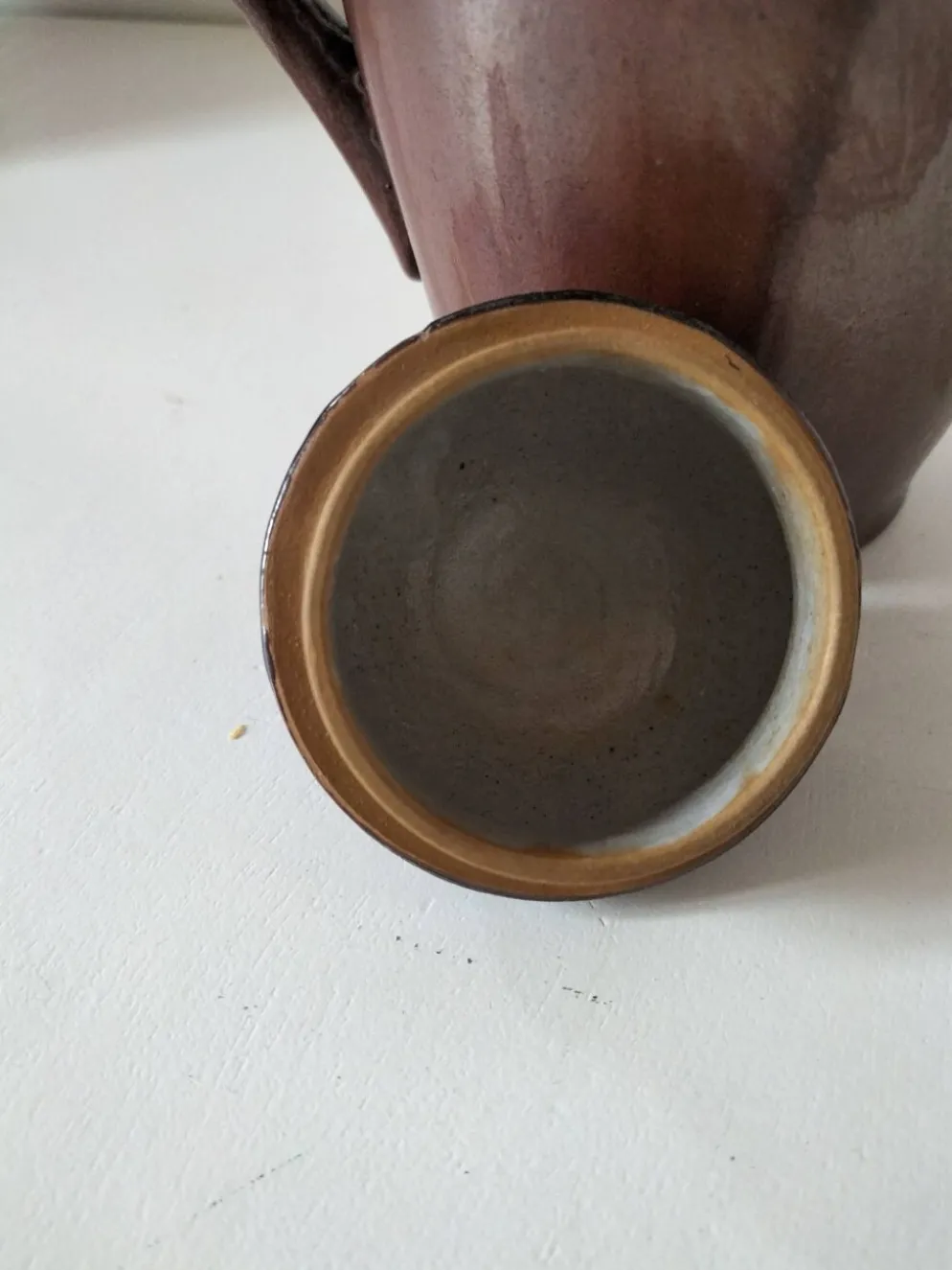 Cafetière en céramique à pâte rouge – création d’artiste