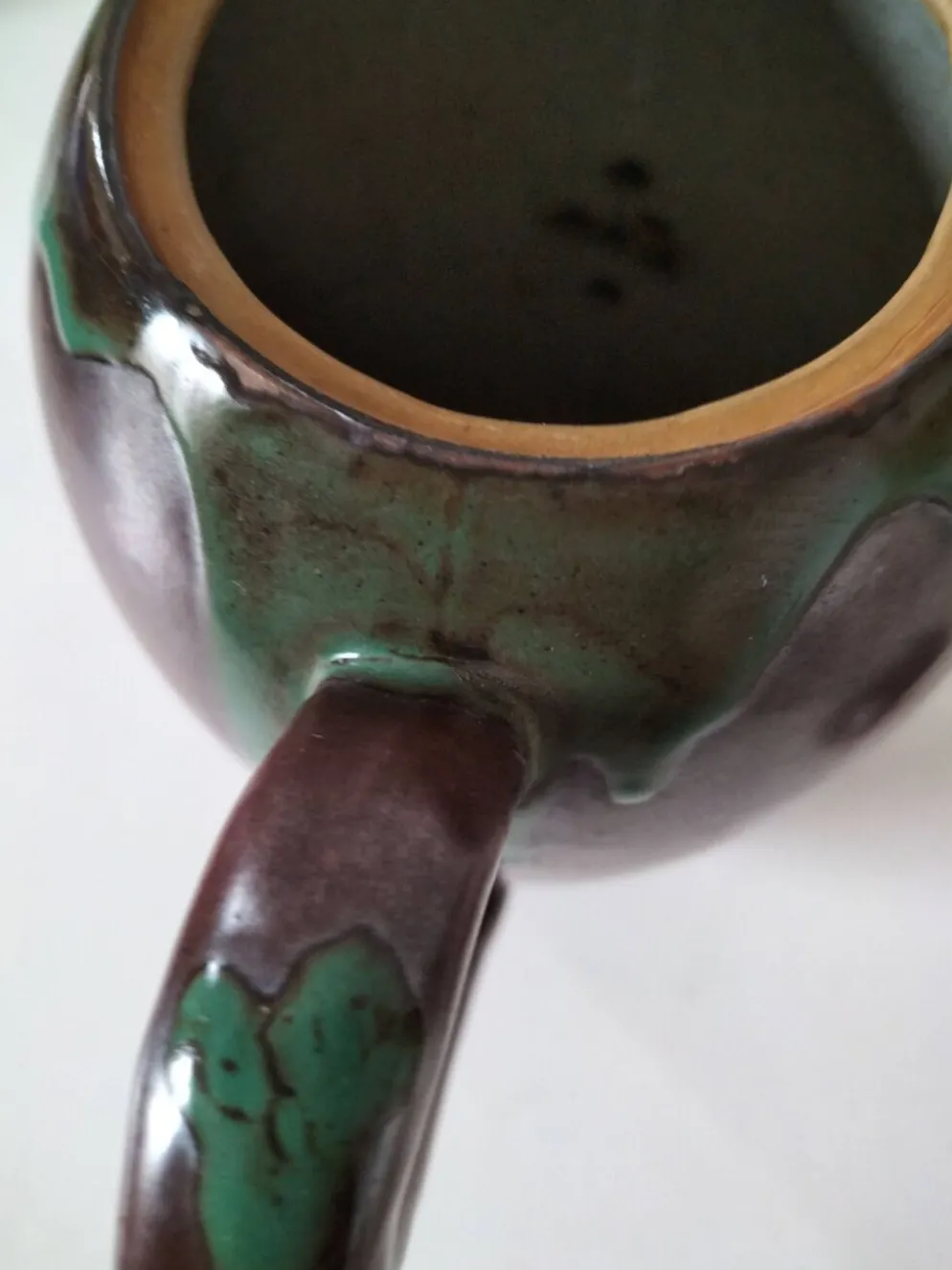 Cafetière en céramique à pâte rouge – création d’artiste