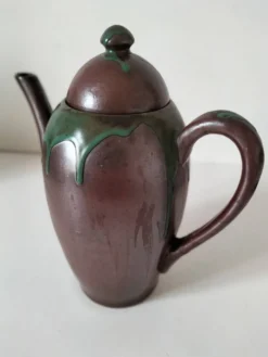 Cafetière en céramique à pâte rouge – création d’artiste