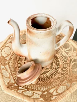 Cafetière en grès émaillé