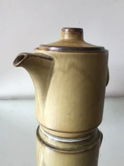 Cafetière en grès scandinave