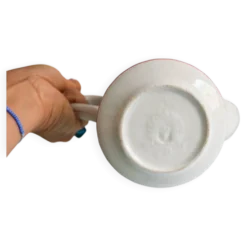 Cafetière en porcelaine blanche à filets rouges – Modèle “Acanthus”