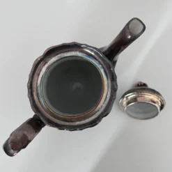 Cafetière en porcelaine métallisée