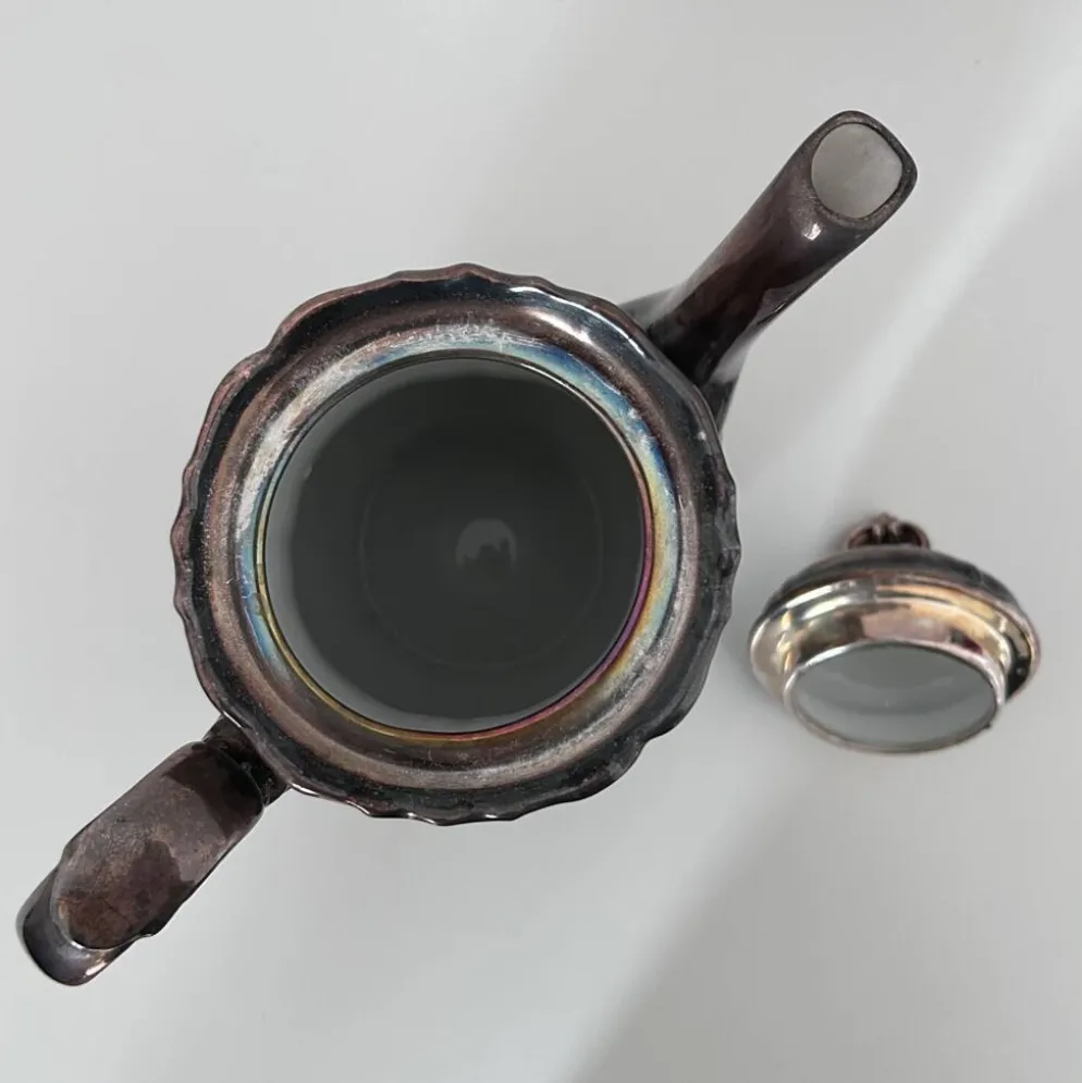 Cafetière en porcelaine métallisée