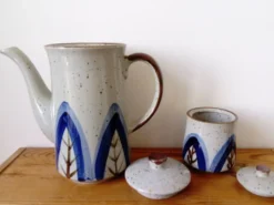 Cafetière et sucrier vintage