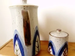 Cafetière et sucrier vintage