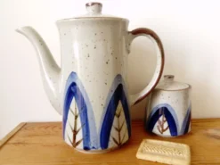 Cafetière et sucrier vintage