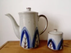 Cafetière et sucrier vintage