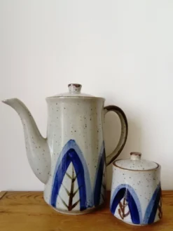 Cafetière et sucrier vintage
