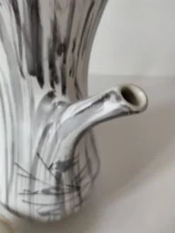 Cafetière Niderviller décor Chatons – faïence expressive années 50