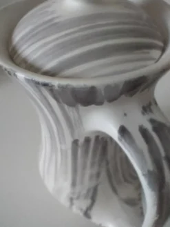 Cafetière Niderviller décor Chatons – faïence expressive années 50