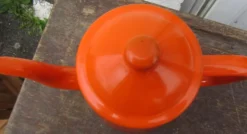 Cafetière orange vintage