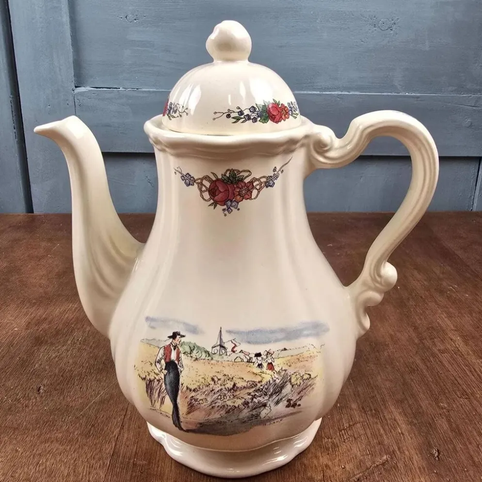 Cafetière Sarreguemines Obernai Henri Loux au long bec – Décor alsacien