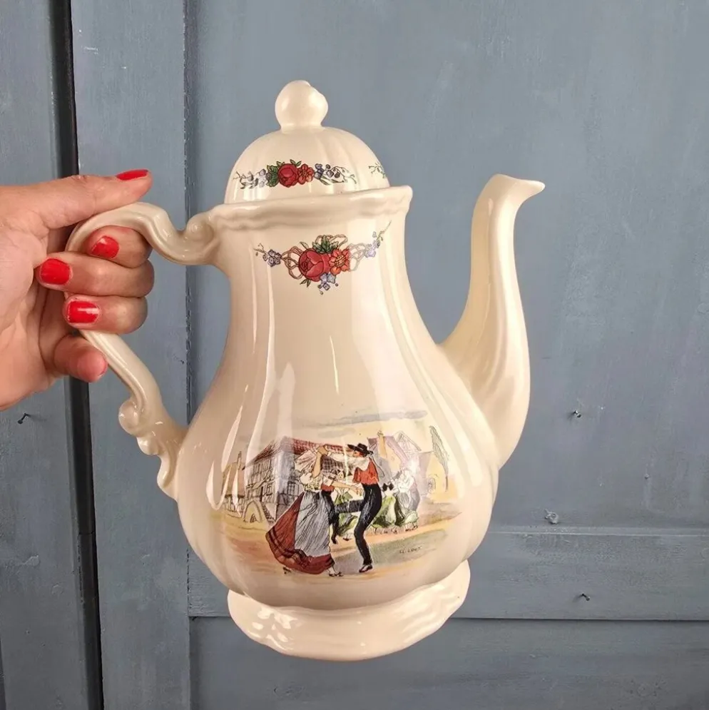 Cafetière Sarreguemines Obernai Henri Loux au long bec – Décor alsacien