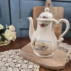 Cafetière Sarreguemines Obernai Henri Loux au long bec – Décor alsacien