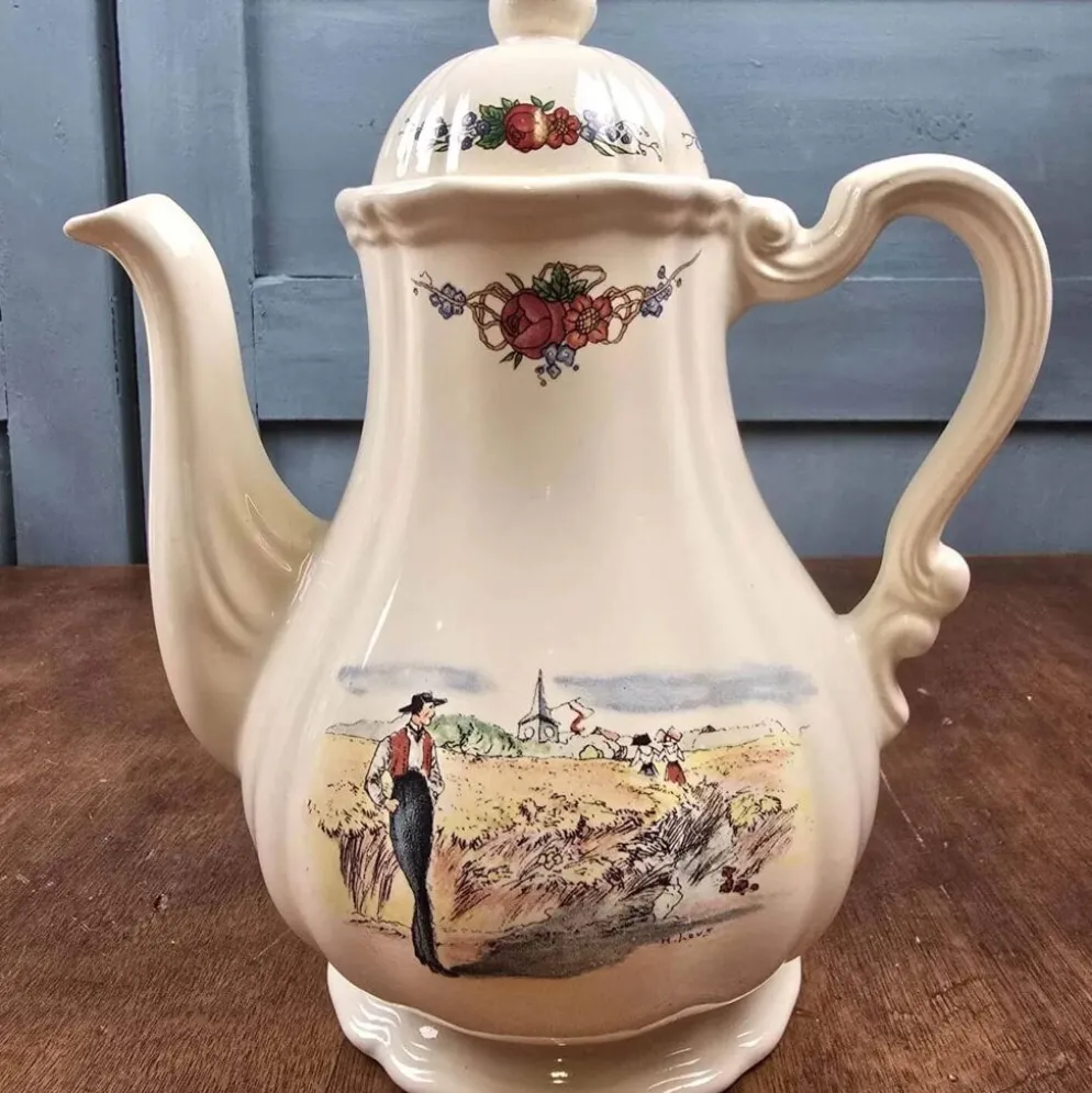 Cafetière Sarreguemines Obernai Henri Loux au long bec – Décor alsacien