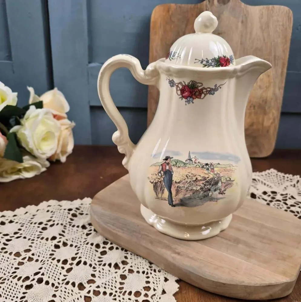 Cafetière Sarreguemines Obernai Henri Loux au bec court – Danse alsacienne