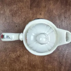 Cafetière Sarreguemines Obernai Henri Loux au bec court – Danse alsacienne