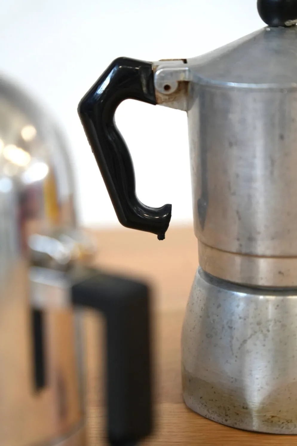 Cafetières Moka Bialetti et Alessi des années 1970 – Design italien emblématique