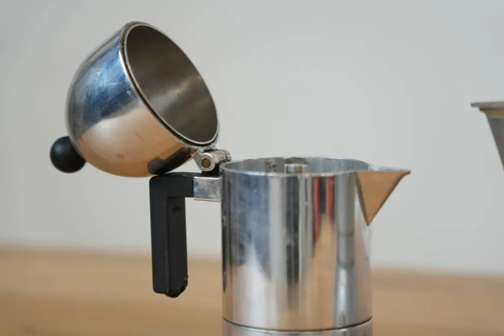 Cafetières Moka Bialetti et Alessi des années 1970 – Design italien emblématique