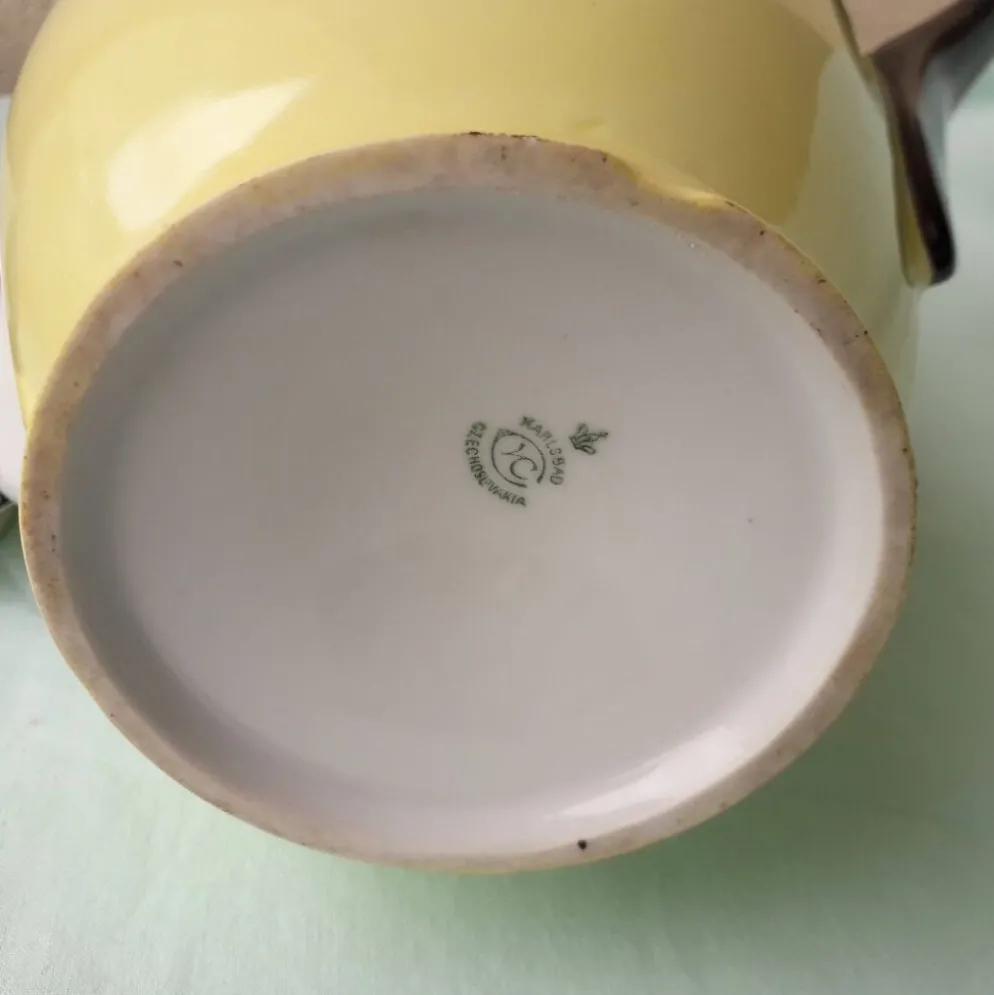Cafetière sucrier et pot à lait en porcelaine