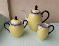 Cafetière sucrier et pot à lait en porcelaine