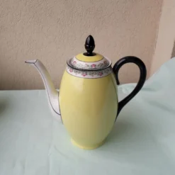 Cafetière sucrier et pot à lait en porcelaine