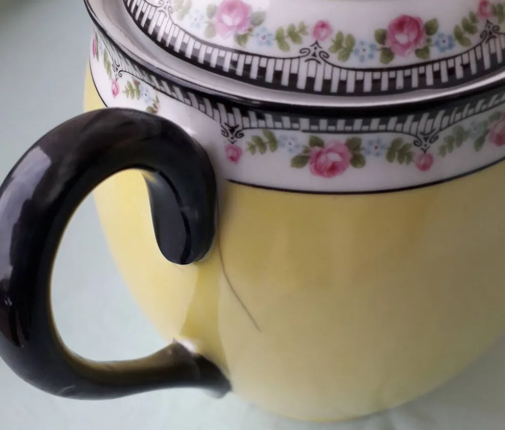 Cafetière sucrier et pot à lait en porcelaine