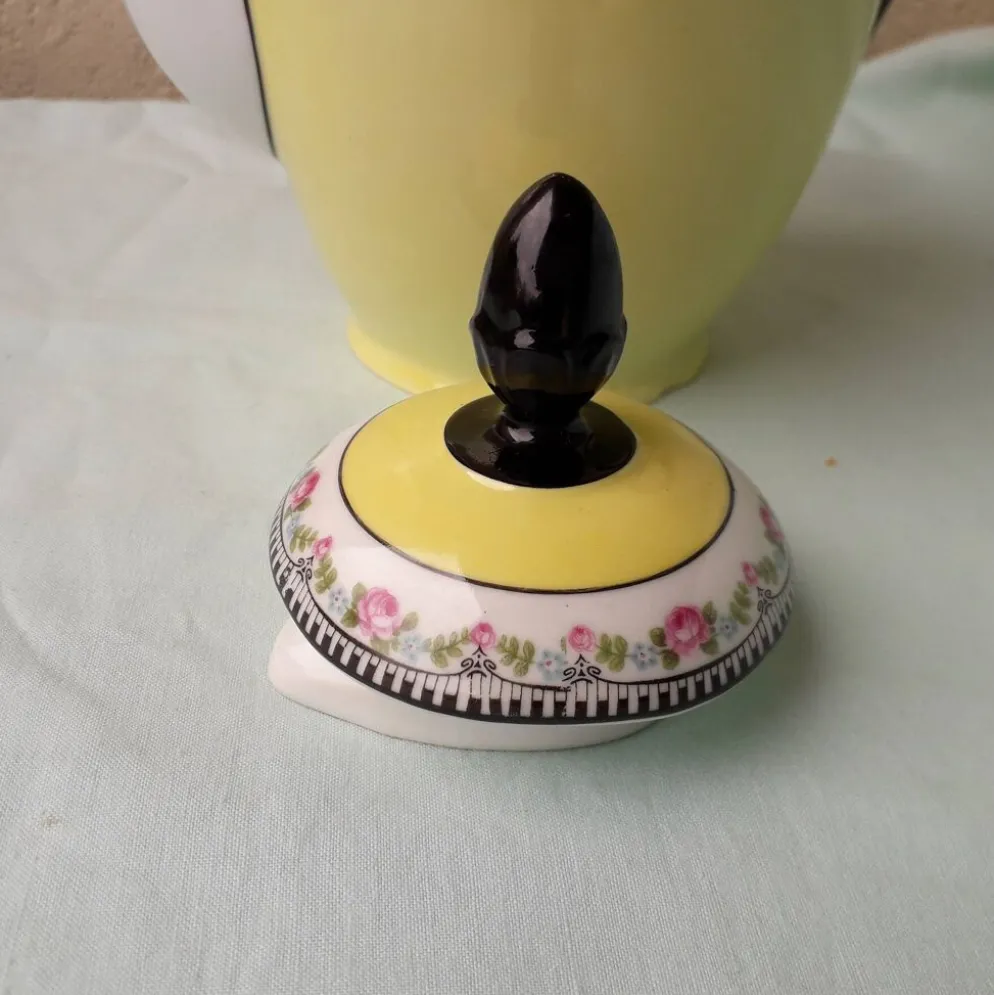 Cafetière sucrier et pot à lait en porcelaine