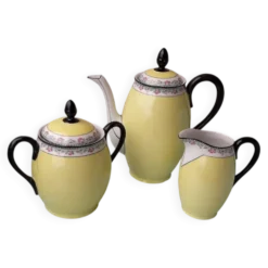 Cafetière sucrier et pot à lait en porcelaine