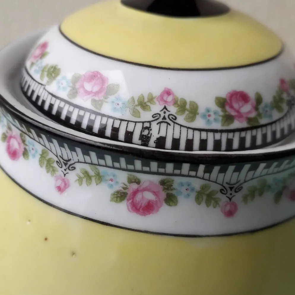 Cafetière sucrier et pot à lait en porcelaine