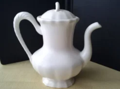 Cafetière , verseuse en faïence de Salins