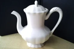 Cafetière , verseuse en faïence de Salins