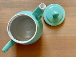 Cafetière vintage en céramique verte