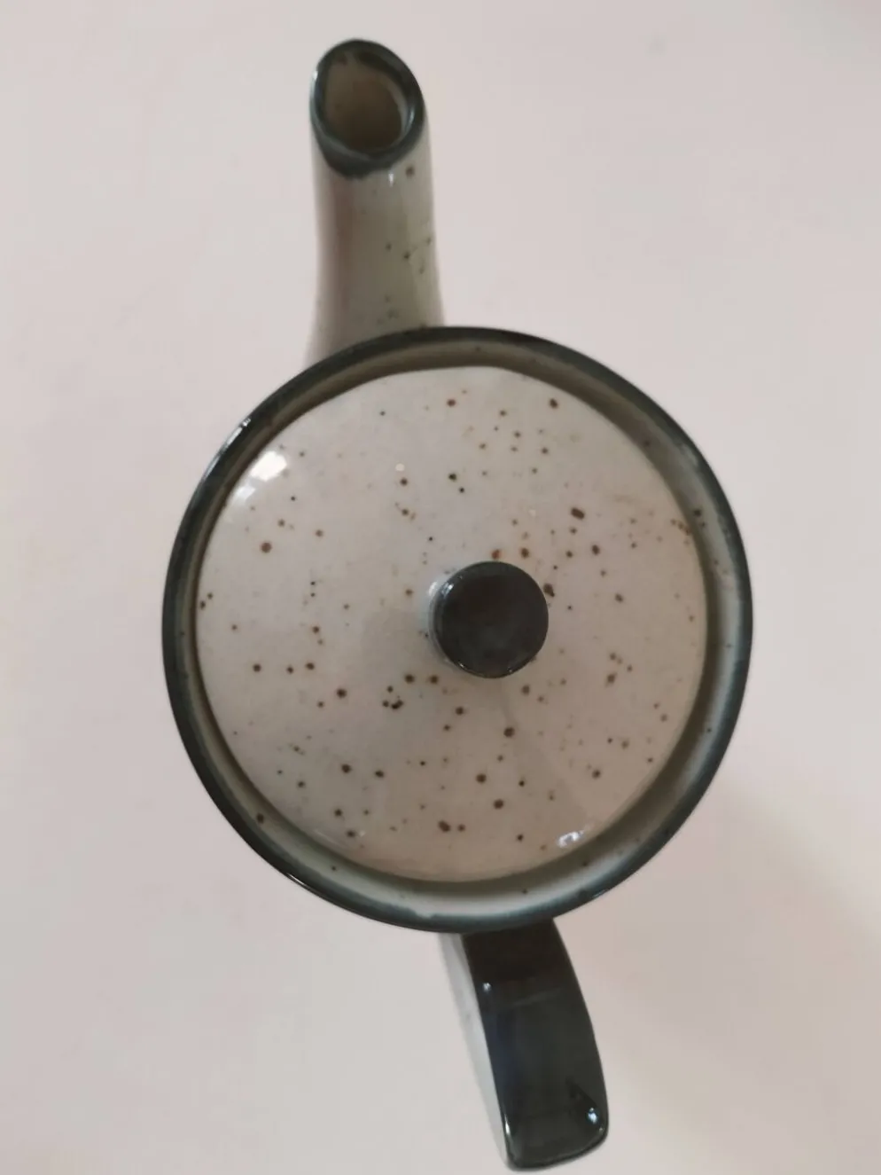 Cafetière vintage en grès moucheté – décor floral bleu marine