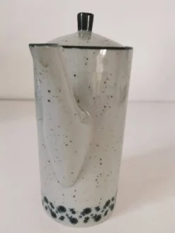 Cafetière vintage en grès moucheté – décor floral bleu marine
