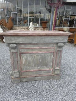 Caisse de magasin en teck patiné gris
