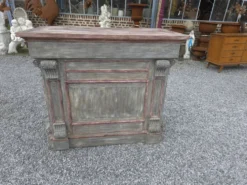 Caisse de magasin en teck patiné gris