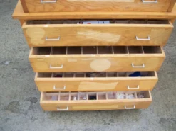 Caisse présentoir de pêche