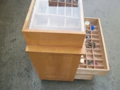 Caisse présentoir de pêche
