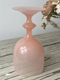 Calice, verre à pied en opaline rose, Portieux