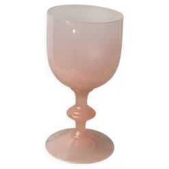 Calice, verre à pied en opaline rose, Portieux