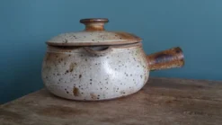 Caquelon couvert soupière en grès de Puisaye signé Jean-Pierre Prud’homme