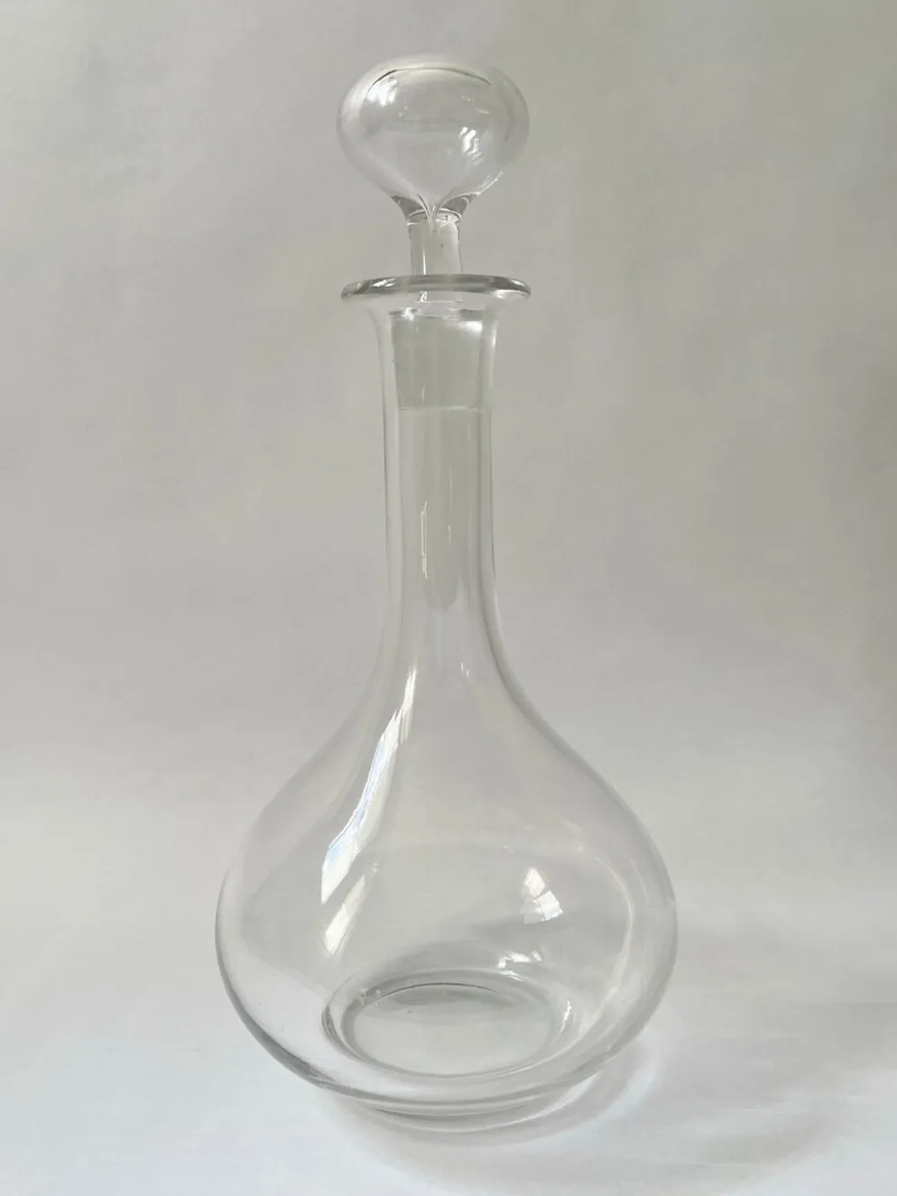 Carafe ancienne en verre avec bouchon – Première moitié du XXe siècle