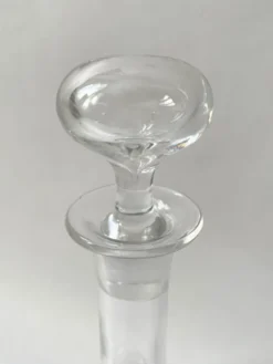 Carafe ancienne en verre avec bouchon – Première moitié du XXe siècle
