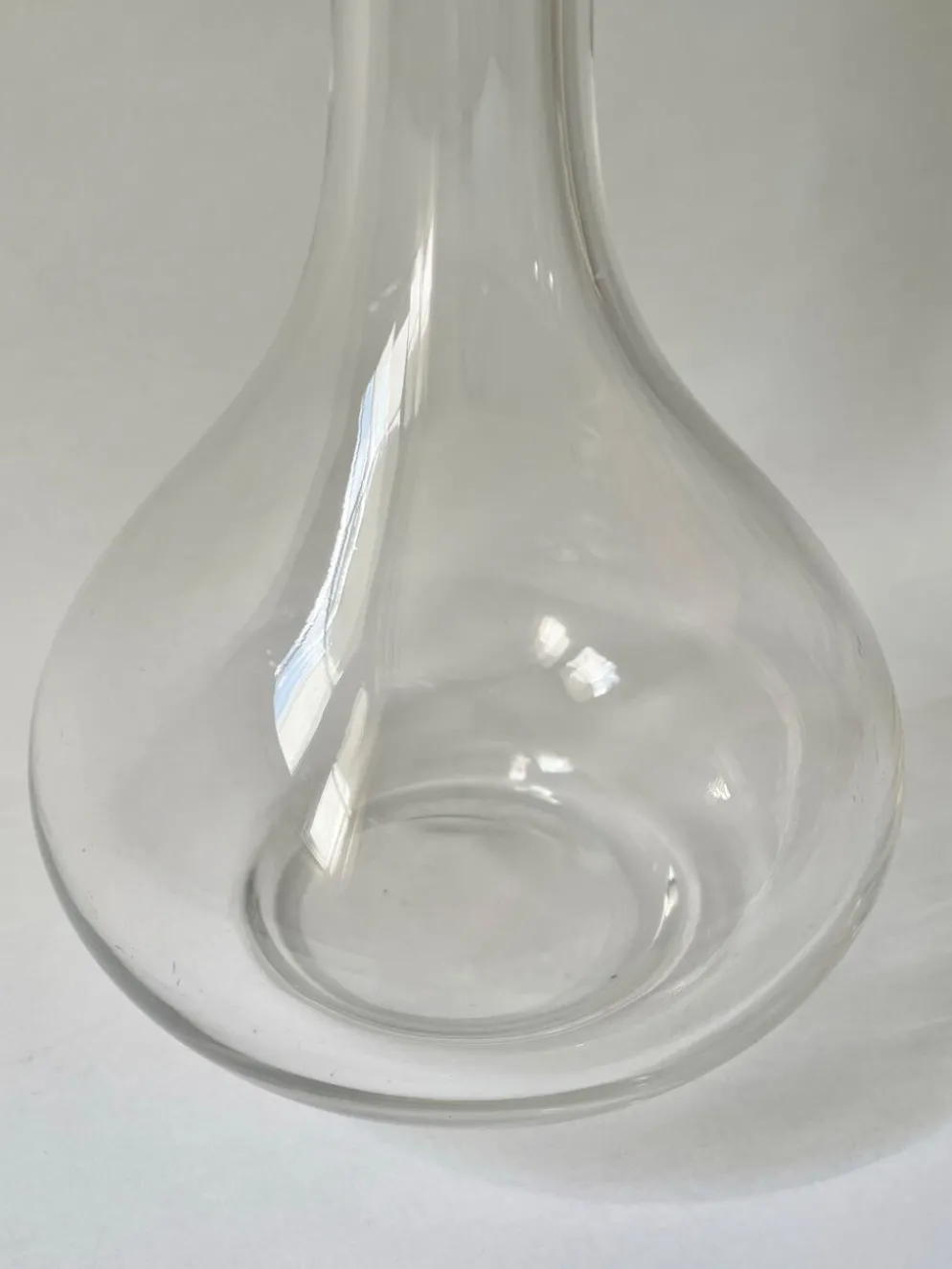 Carafe ancienne en verre avec bouchon – Première moitié du XXe siècle