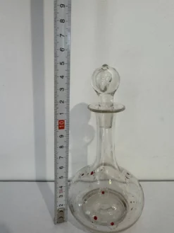 Carafe ancienne en verre soufflé émaillé, décor fleuri, esprit Legras